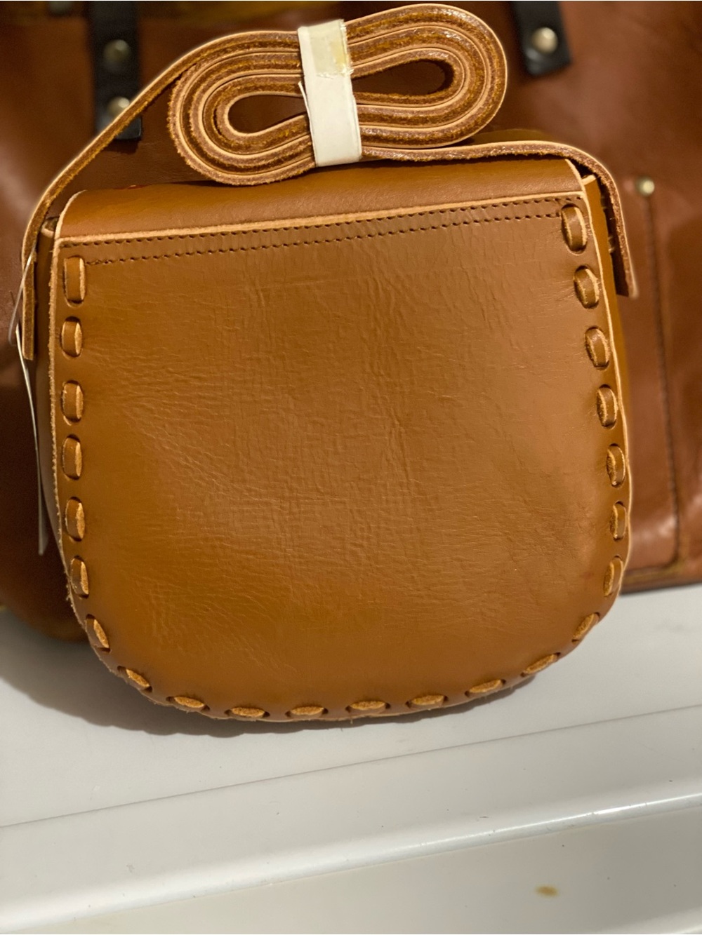 Vintage Wilson Hand-Painted Tan Leather Crossbody Bag with tooled Floral Detail - Picture 3 of 4